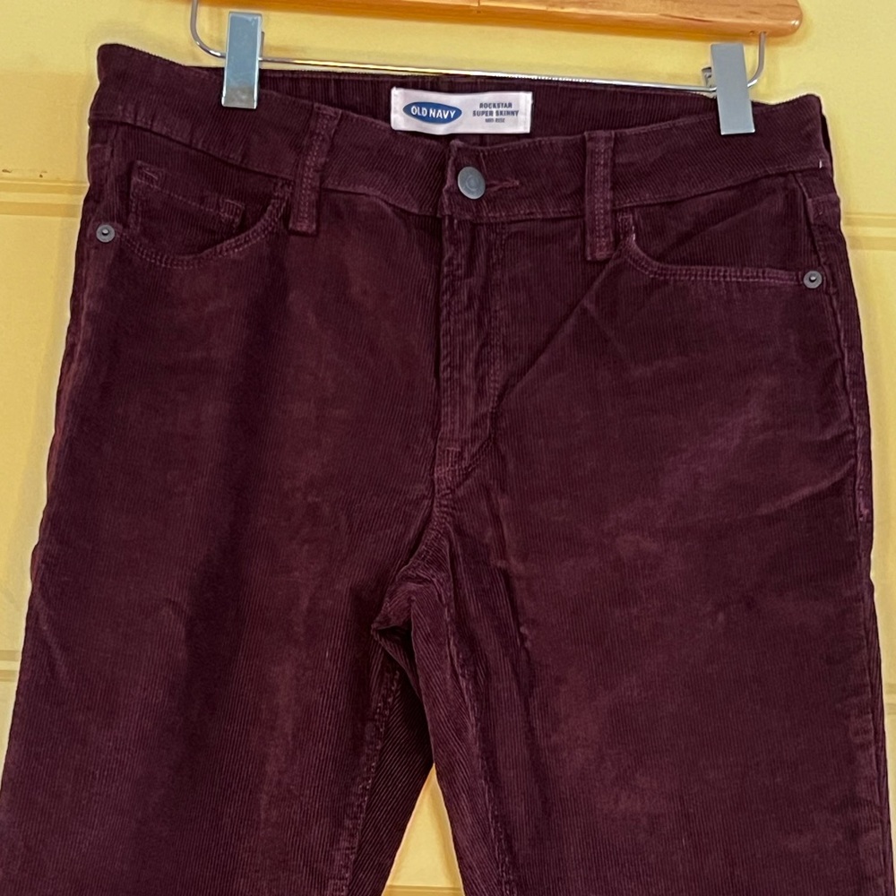 Old Navy Burgundy Rockstar Super Skinny Corduroy Jeans. Size 6